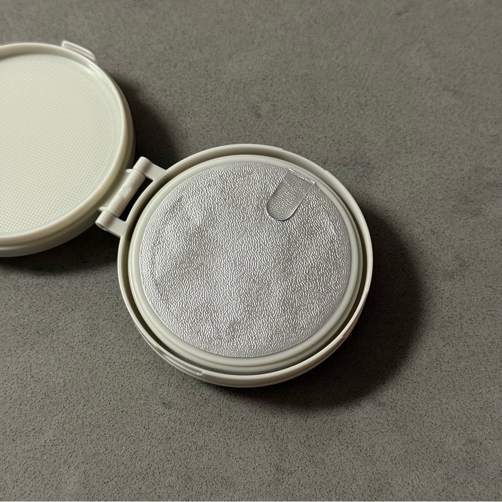 Alabaster Chantecaille Future Skin Cushion Skincare Foundation Refill - Picture 5 of 5